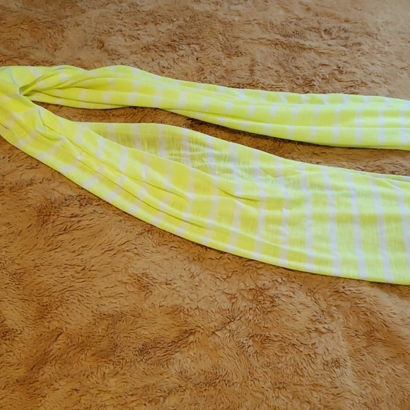 BNWT neon yellow striped scarf - Picture 3 of 3